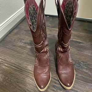 Very volatile womens cowboy boots size 7